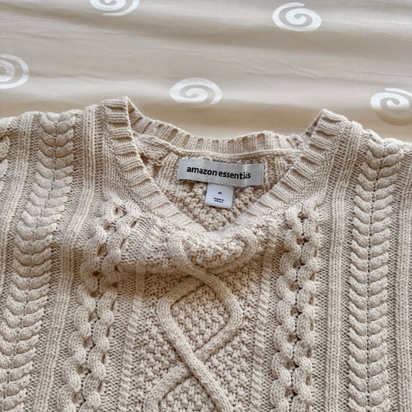 Cream cable knit oversized sweater🧁 - Picture 2 of 4